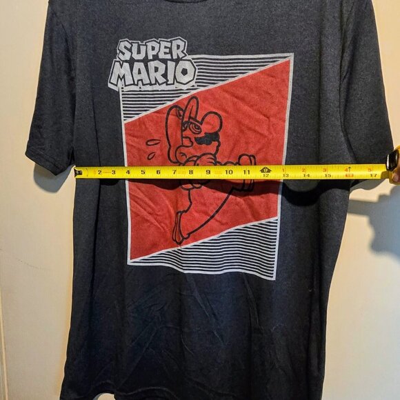 Super Mario T-Shirt Nintendo 2019 Size Medium Read - Picture 6 of 7